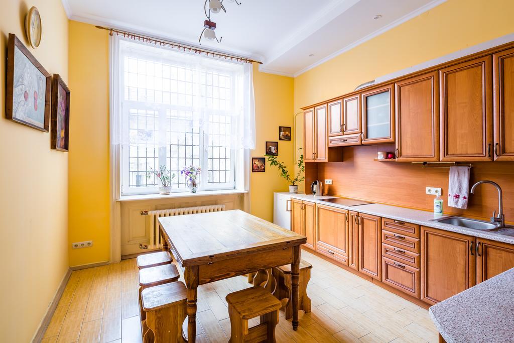 Apartments On Valova 9 Lviv Extérieur photo