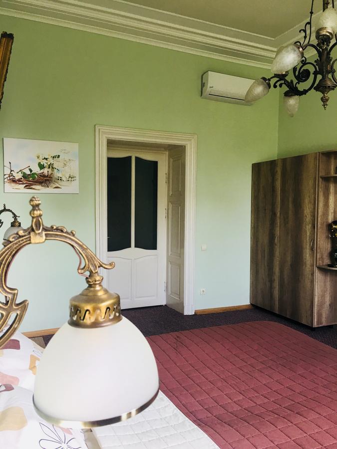 Apartments On Valova 9 Lviv Extérieur photo